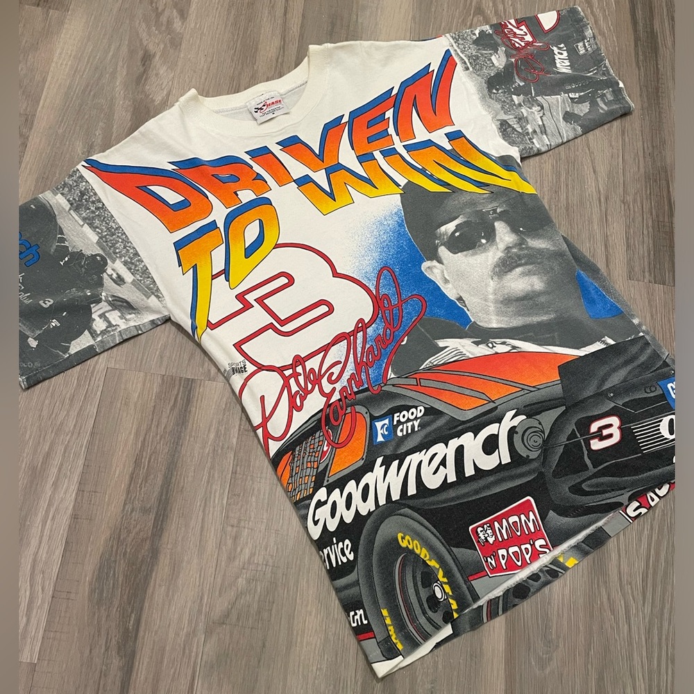 VINTAGE NASCAR ALL OVER PRINT DALE EARNHARDT 1996 TEE SHIRT MEDIUM MADE IN USA